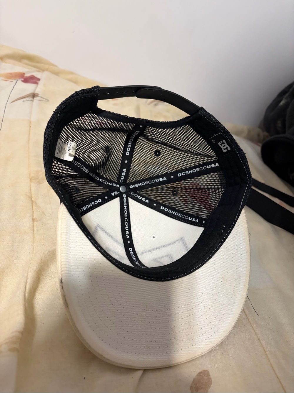 DC Mesh SnapBack - Picture 5 of 5